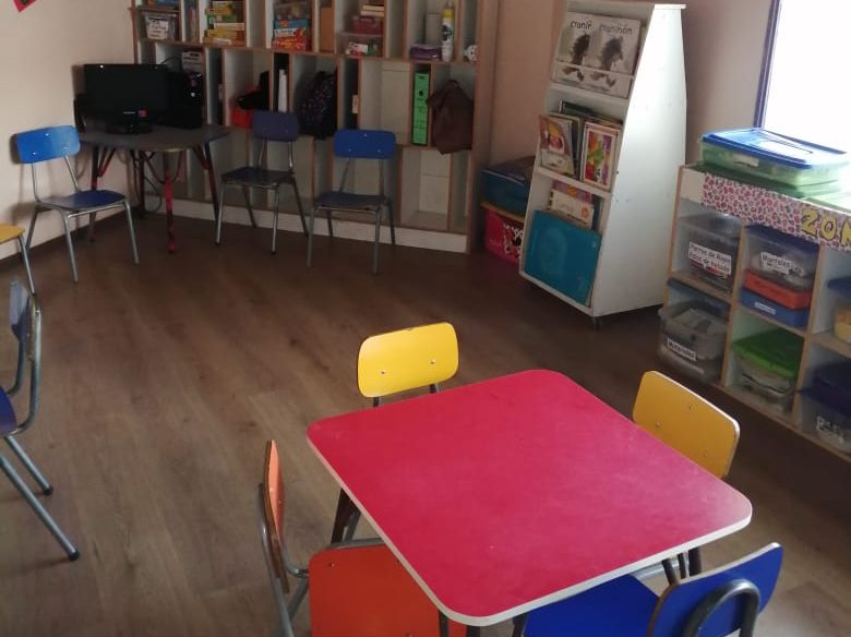 Sala con material didáctico y espacios de aprendizaje de Illapitas